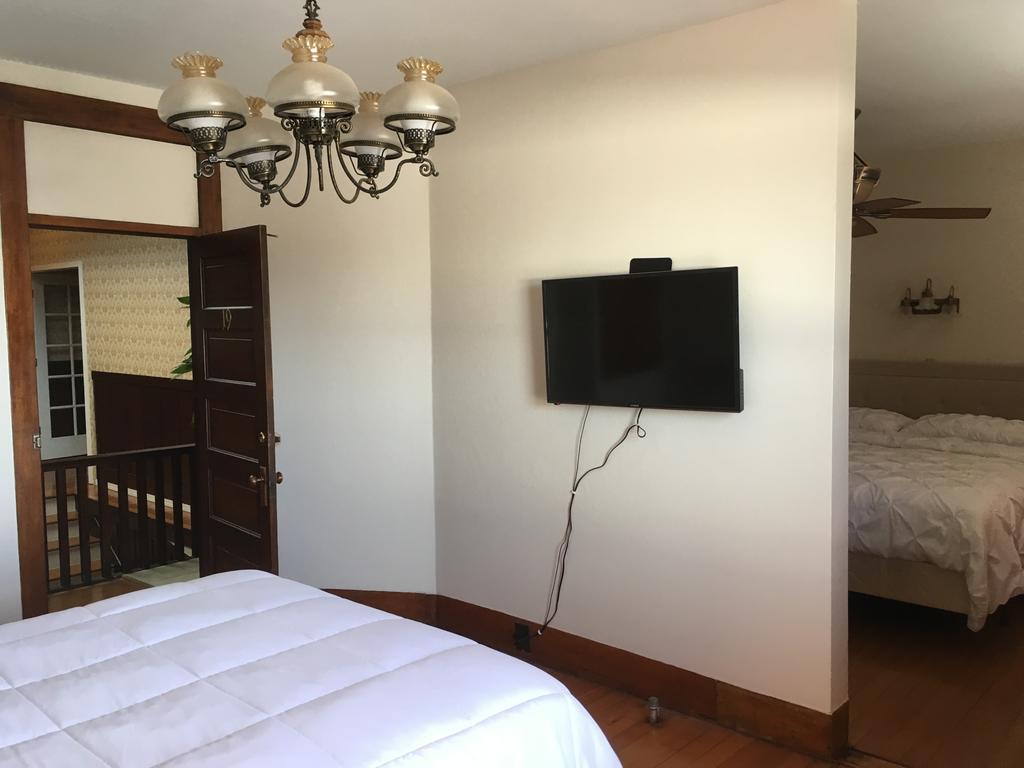 Hotel Burgess Reedley Kültér fotó